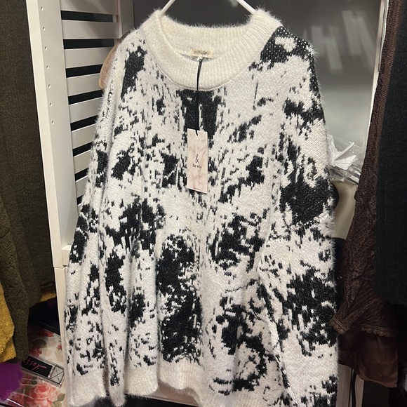 AndtheWhy Soft Black and cream Sweater M/L NWT - Picture 3 of 3